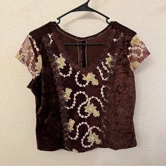 Scoop Neck Short Sleeve Decorative Top - Picture 1 of 5